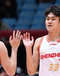 棋牌竞技-广东老队长拿第9冠？合同仅剩两月，19次进季后赛，18次进四强|周鹏|深圳队|广东队|cba季后赛|球队_新浪体育_新浪新闻